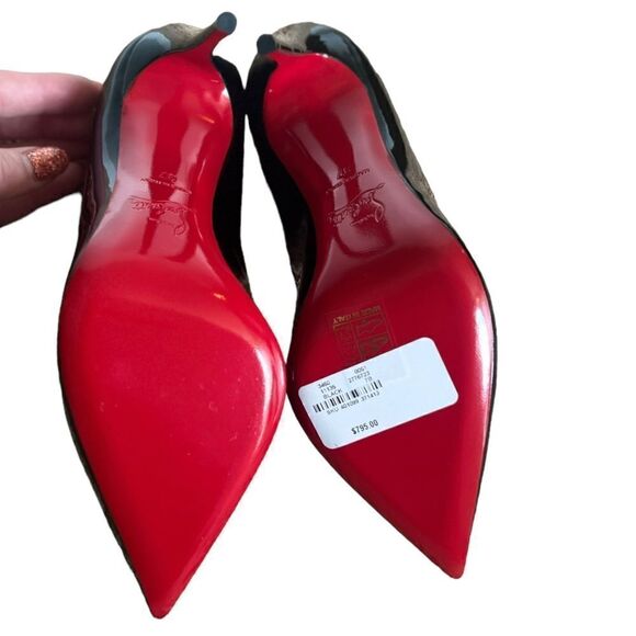 NWT Christian Louboutin Hot Chick Scallop Pointed Toe Pump Size 37/7 - Picture 8 of 11